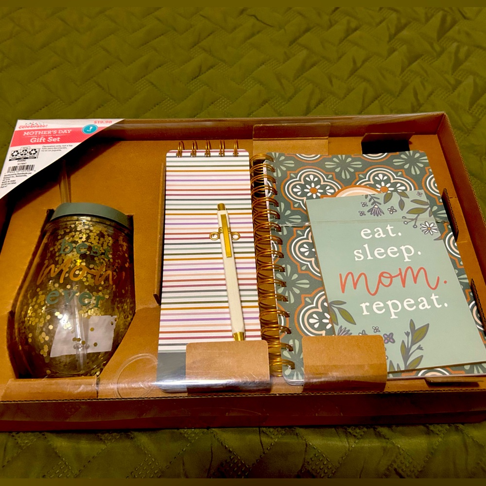 Celebrate Mother's Day gift set